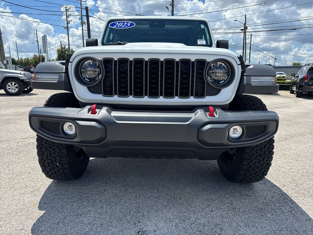 Used 2025 Jeep Wrangler Unlimited Rubicon AWD/4WD image 3