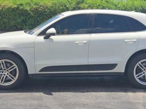 Used 2019 Porsche Macan w/ Premium Package Plus AWD/4WD image 3