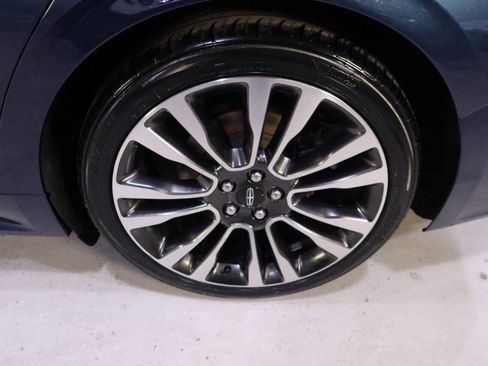 Used 2017 Lincoln Continental Select image 37