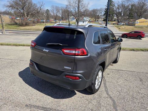 Used 2018 Jeep Cherokee Latitude Plus image 3