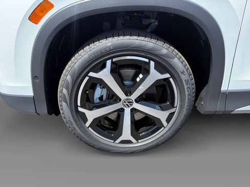 New 2026 Volkswagen Tiguan SE AWD/4WD image 9
