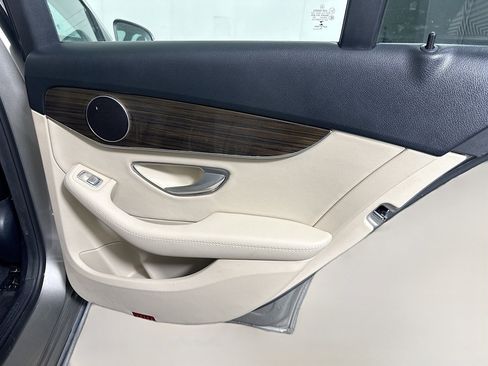 Used 2019 Mercedes-Benz C 300 Sedan image 28