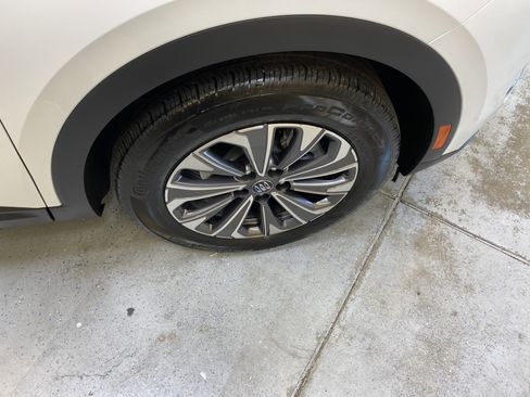 Used 2025 Buick Envision Preferred image 14