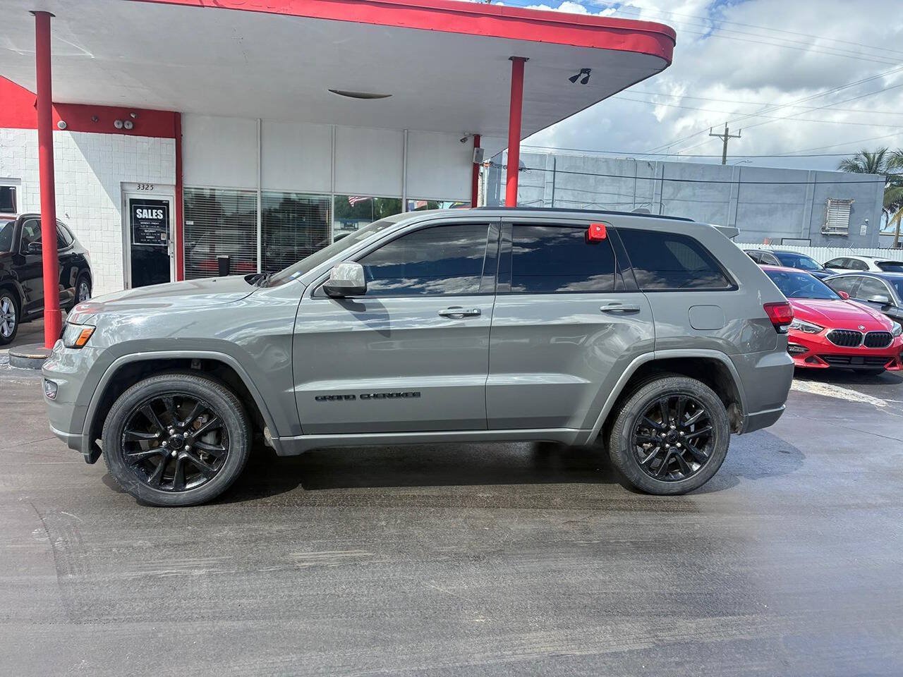 Used 2019 Jeep Grand Cherokee Altitude AWD/4WD image 2
