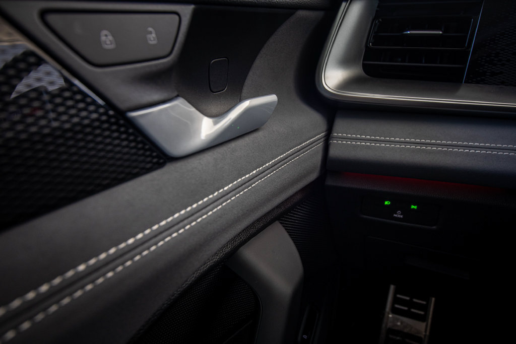 New 2026 Volkswagen Tiguan SE R-Line FWD image 34