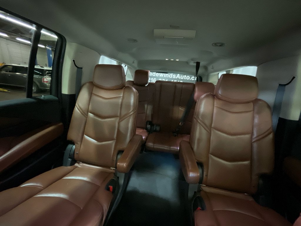 Used 2019 Cadillac Escalade ESV Luxury AWD/4WD image 25