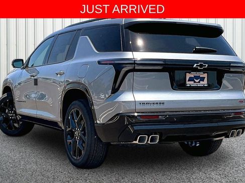 New 2026 Chevrolet Traverse RS w/ LPO, Floor Liner Package FWD image 7