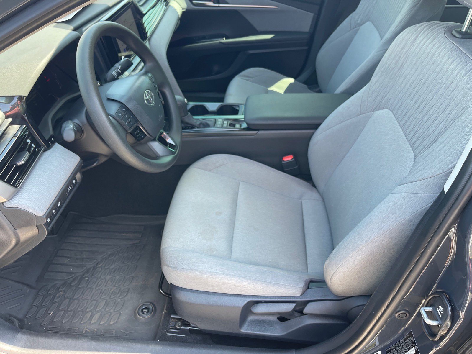 Used 2025 Toyota Camry LE FWD image 10