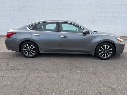 Used 2016 Nissan Altima 2.5 SL w/ 2.5 Technology Package