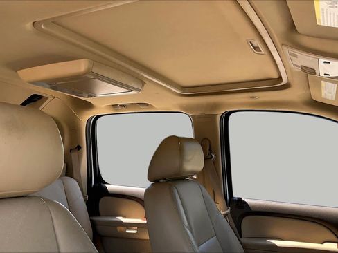 Used 2012 Chevrolet Avalanche LTZ RWD image 13