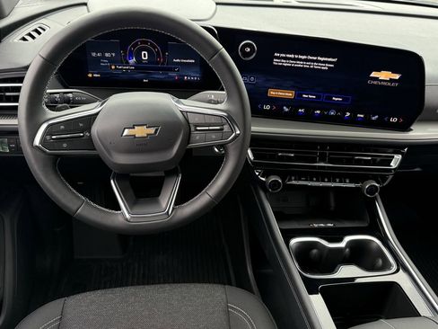 New 2026 Chevrolet Traverse LT image 11