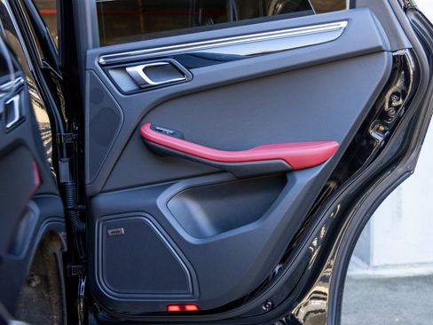 Certified 2025 Porsche Macan S image 47