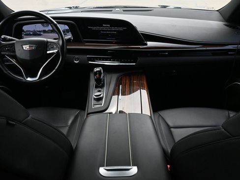Used 2023 Cadillac Escalade Luxury AWD/4WD image 7