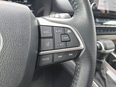 Used 2023 Toyota Sienna XLE image 19