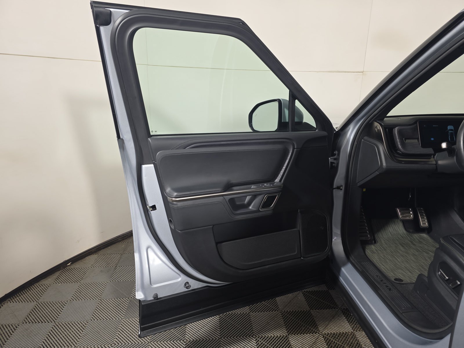 Used 2024 Rivian R1T Adventure Quad AWD/4WD image 16