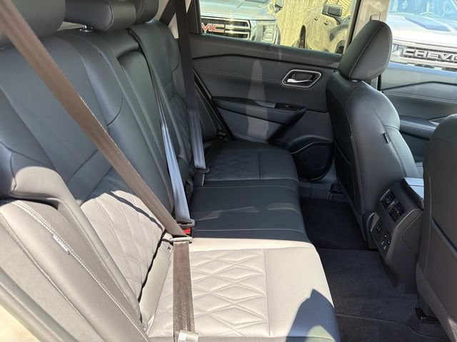 Used 2026 Nissan Rogue Platinum w/ Platinum Premium Package AWD/4WD image 12