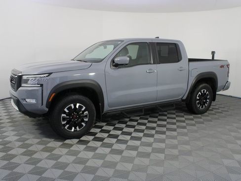 Used 2022 Nissan Frontier PRO-4X image 2