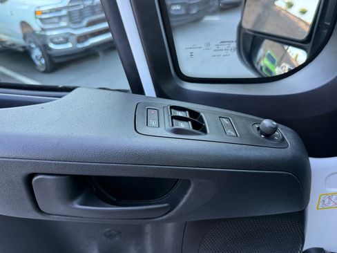 Used 2024 RAM ProMaster 2500 w/ Convenience Group FWD image 14