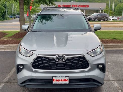 Used 2023 Toyota Highlander LE FWD image 3