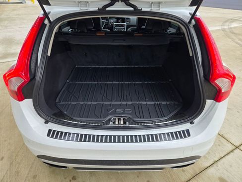 Used 2016 Volvo V60 T5 Cross Country w/ Convenience Package image 17