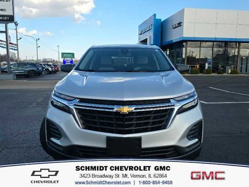 Used 2022 Chevrolet Equinox LS w/ LS Convenience Package image 2