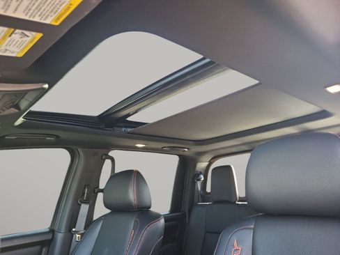 Used 2023 Nissan Titan PRO-4X w/ Pro-4x Convenience Package image 12