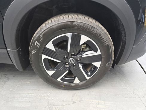 Used 2025 Nissan Kicks SV AWD/4WD image 9