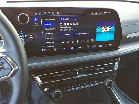 Used 2025 Chevrolet Traverse LT w/ Driver Confidence Package image 9