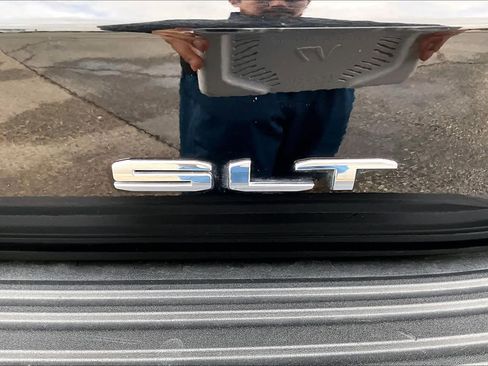 Used 2022 GMC Yukon SLT w/ SLT Premium Package image 10