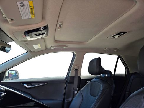 Certified 2023 Kia Niro SX FWD image 19