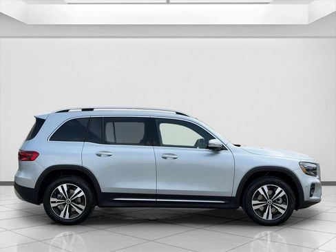 Used 2026 Mercedes-Benz GLB 250 image 2