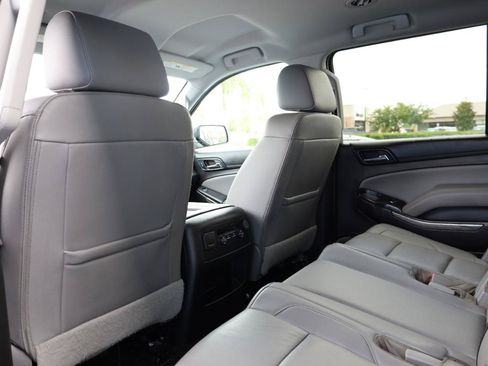 Used 2018 Chevrolet Suburban LT RWD image 15