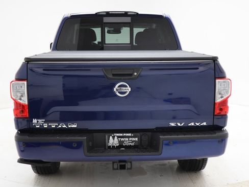 Used 2018 Nissan Titan SV w/ SV Convenience Package image 8