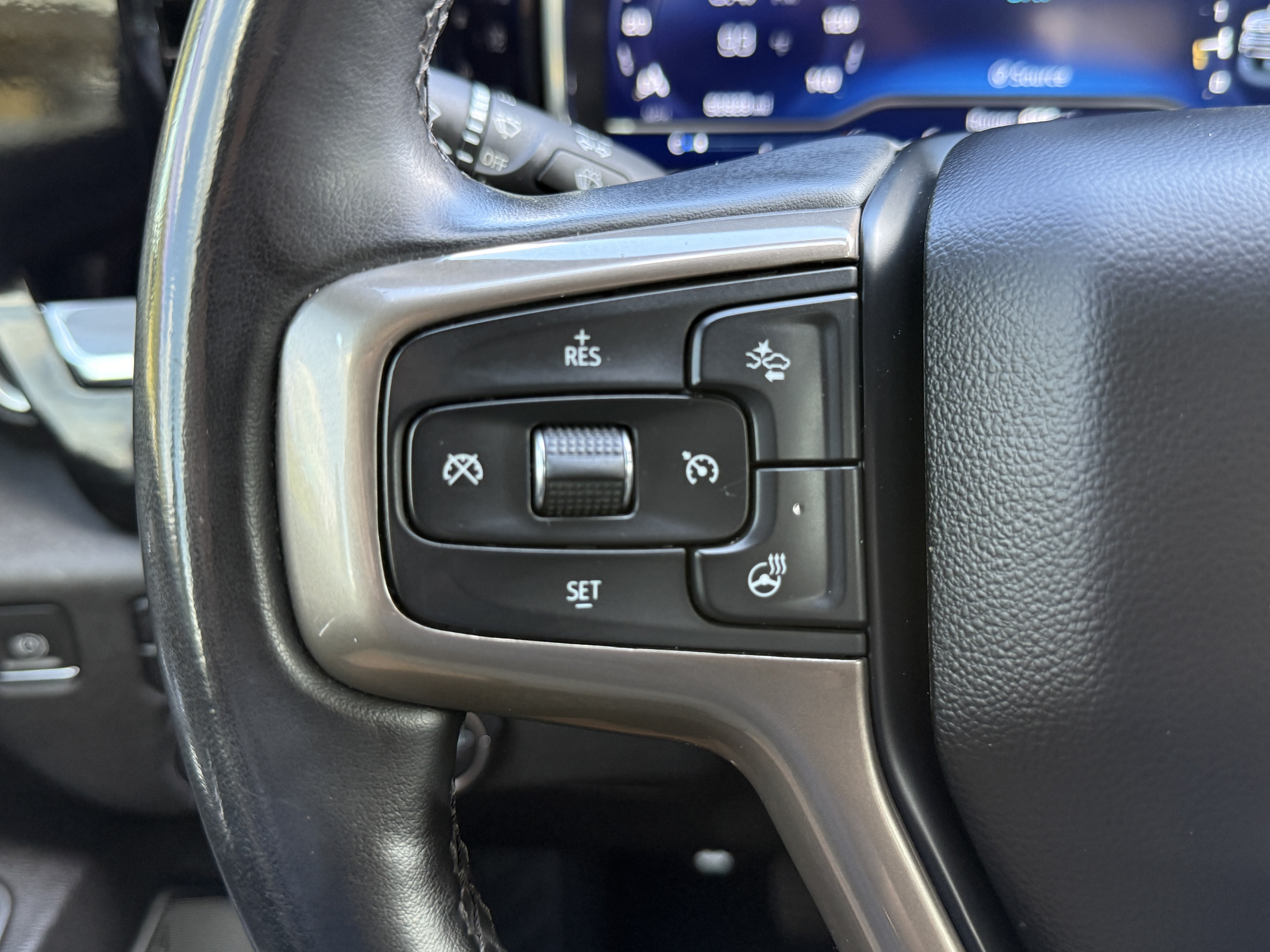 Used 2024 Chevrolet Silverado 3500 High Country w/ Technology Package AWD/4WD image 23