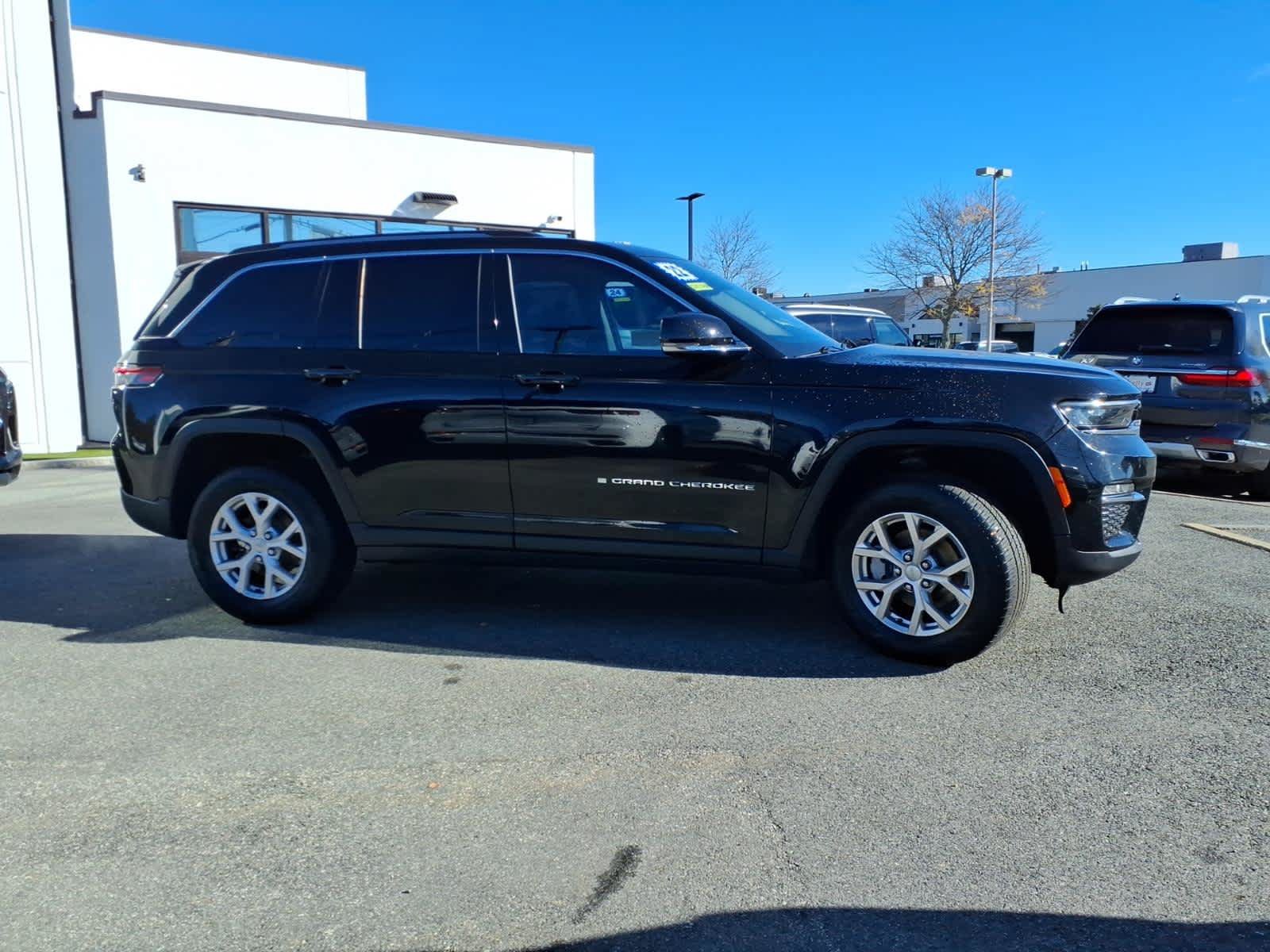 Used 2022 Jeep Grand Cherokee Limited AWD/4WD image 4