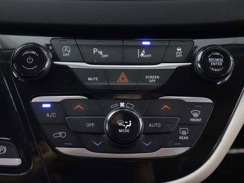 Used 2023 Chrysler Pacifica Touring-L FWD image 51
