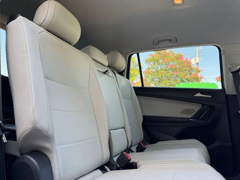 Used 2018 Volkswagen Tiguan SE FWD image 27