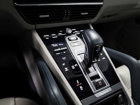 Certified 2023 Porsche Cayenne Coupe image 31