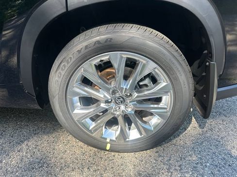 New 2026 Toyota Highlander Limited AWD/4WD image 13
