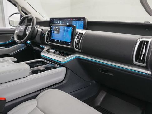 Certified 2025 Ford Expedition Platinum AWD/4WD image 30