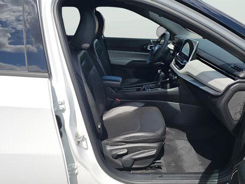 Used 2025 Jeep Compass Limited AWD/4WD image 9