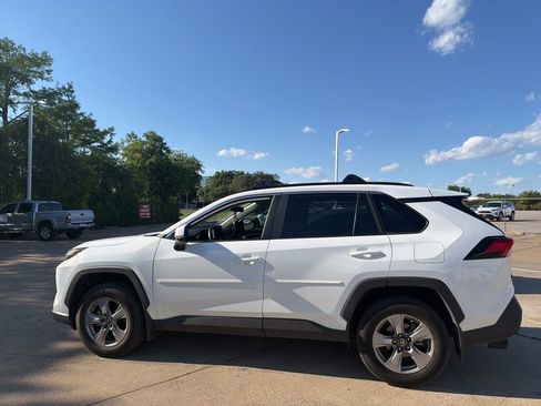 Used 2025 Toyota RAV4 XLE w/ Convenience Package FWD image 11