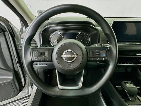 Used 2024 Nissan Rogue SV FWD image 13