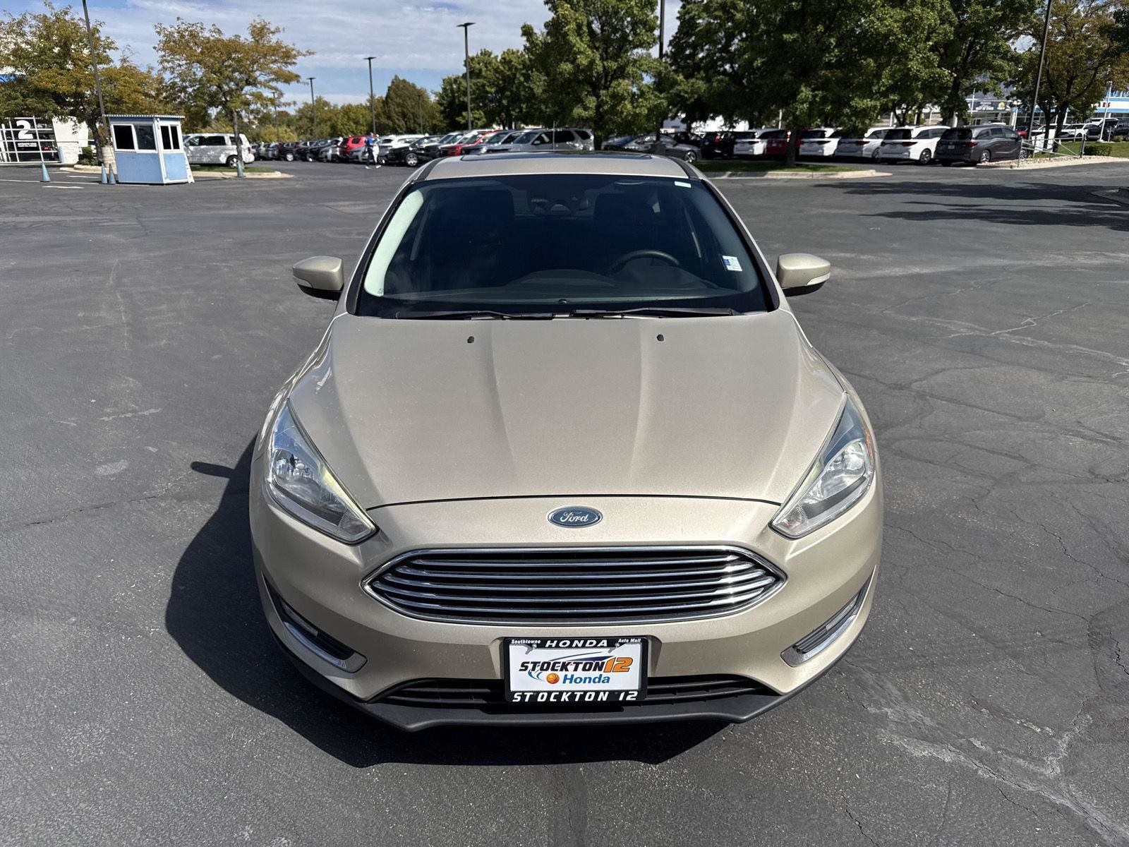 Used 2018 Ford Focus Titanium w/ Titanium Technology Package FWD image 3