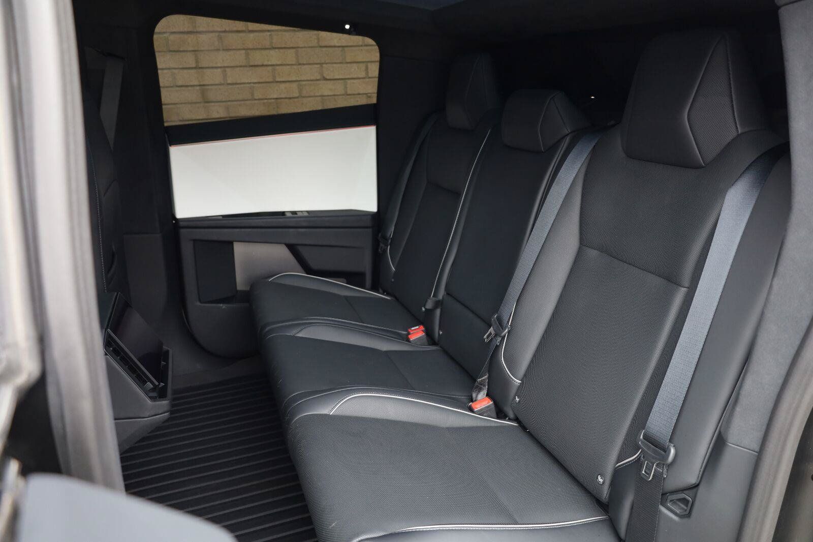 Used 2024 Tesla Cybertruck AWD Crew Cab image 21