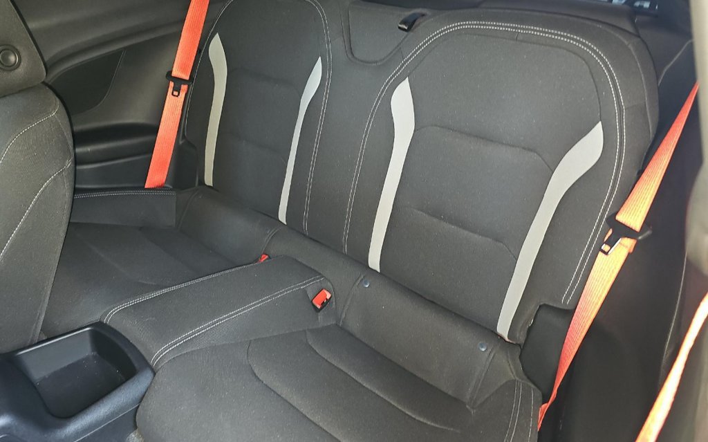 Used 2024 Chevrolet Camaro LT RWD image 9
