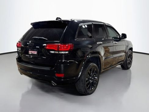Used 2019 Jeep Grand Cherokee Altitude AWD/4WD image 5