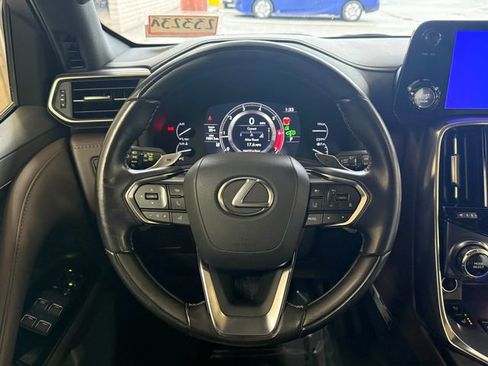 Certified 2022 Lexus LX 600 4WD w/ Luxury Package image 15