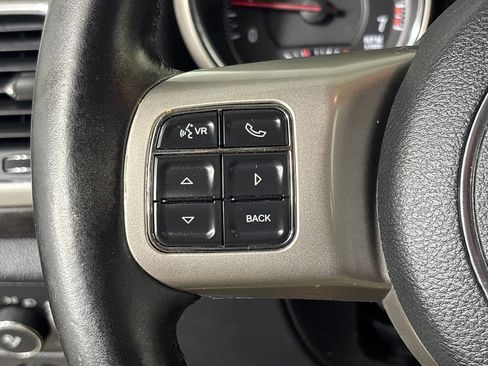 Used 2012 Jeep Grand Cherokee Laredo image 15