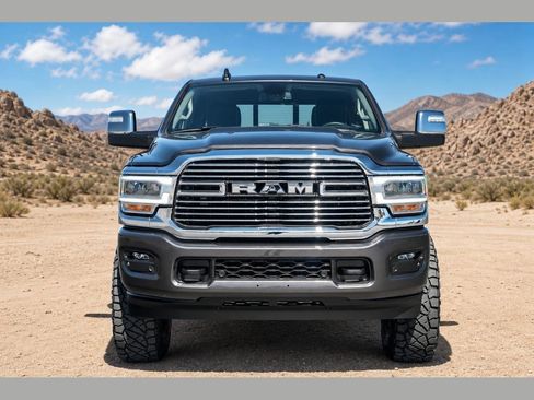 Used 2024 RAM 2500 Laramie AWD/4WD image 9